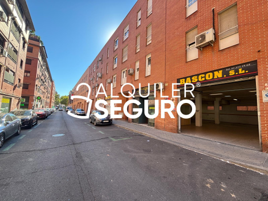 Local en Calle YEROS, MADRID
